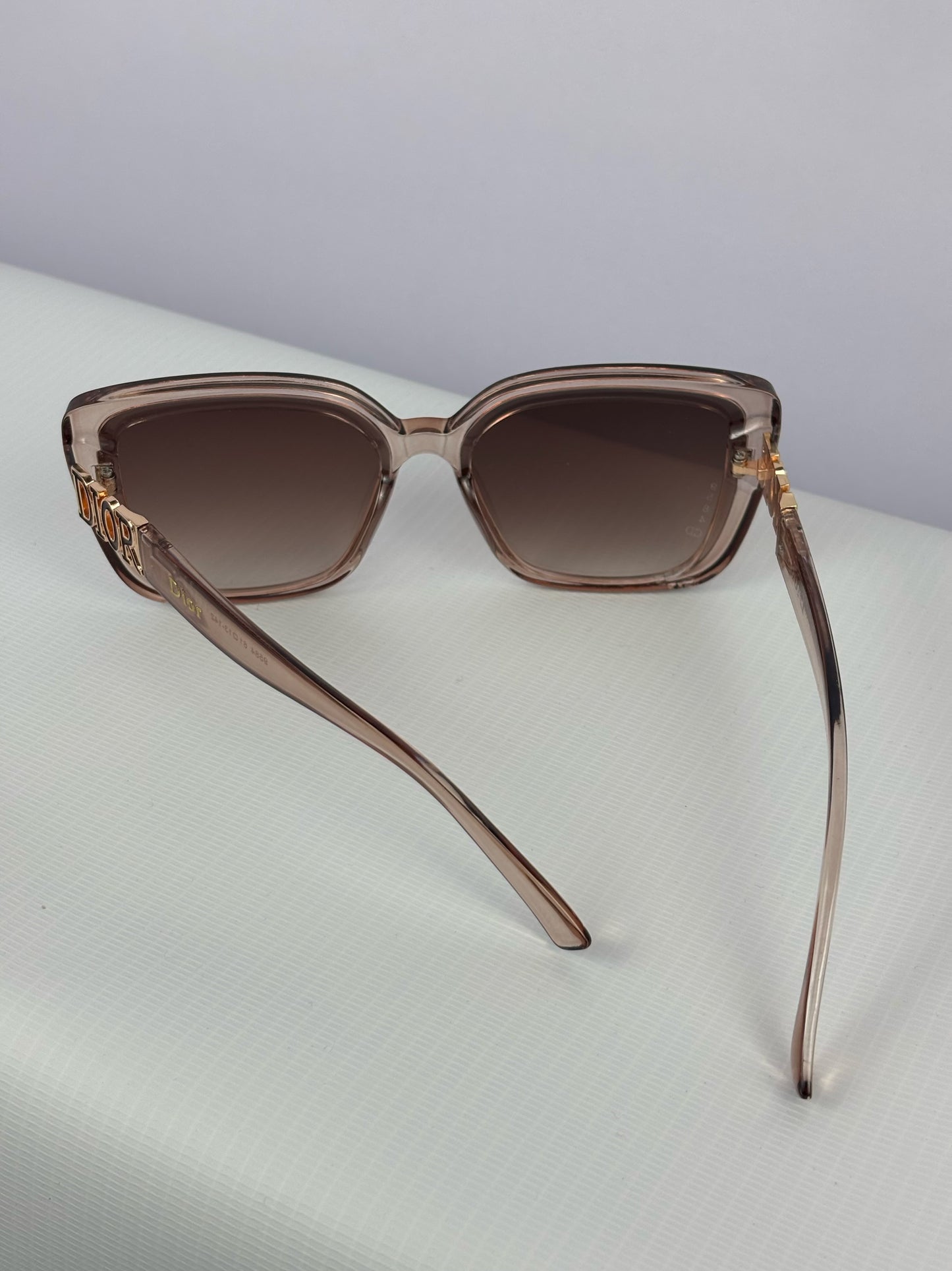 THE REFLECTIVE CORRECT VISION OF GLASSES-FL