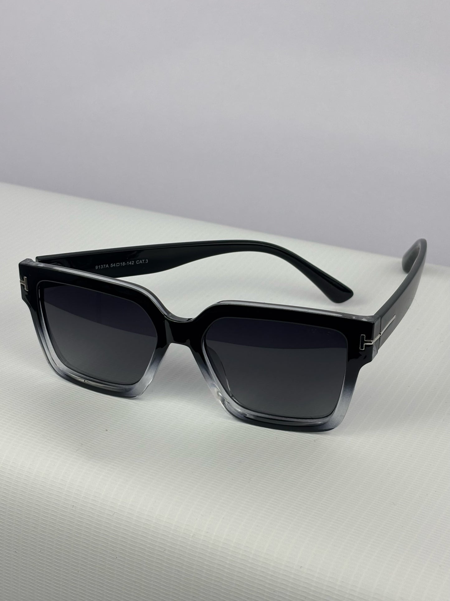 THE ATTRACTIVE HOT PAIR OF GLASSES-FL