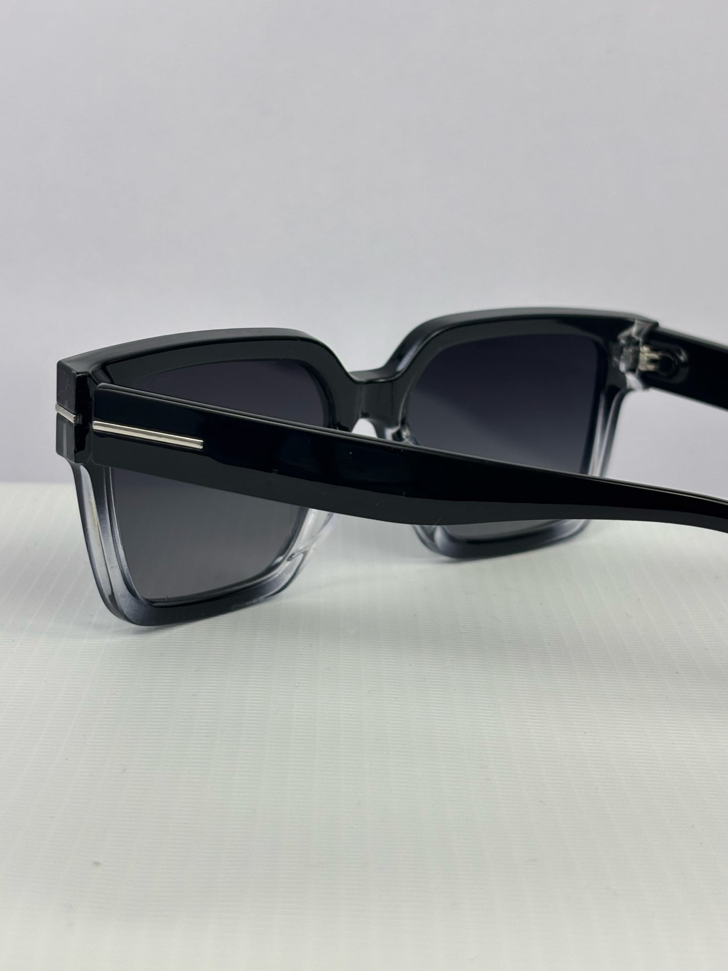 THE ATTRACTIVE HOT PAIR OF GLASSES-FL