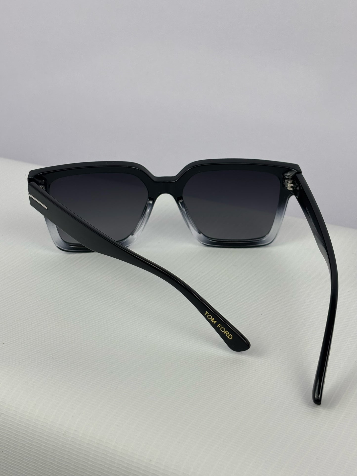 THE ATTRACTIVE HOT PAIR OF GLASSES-FL