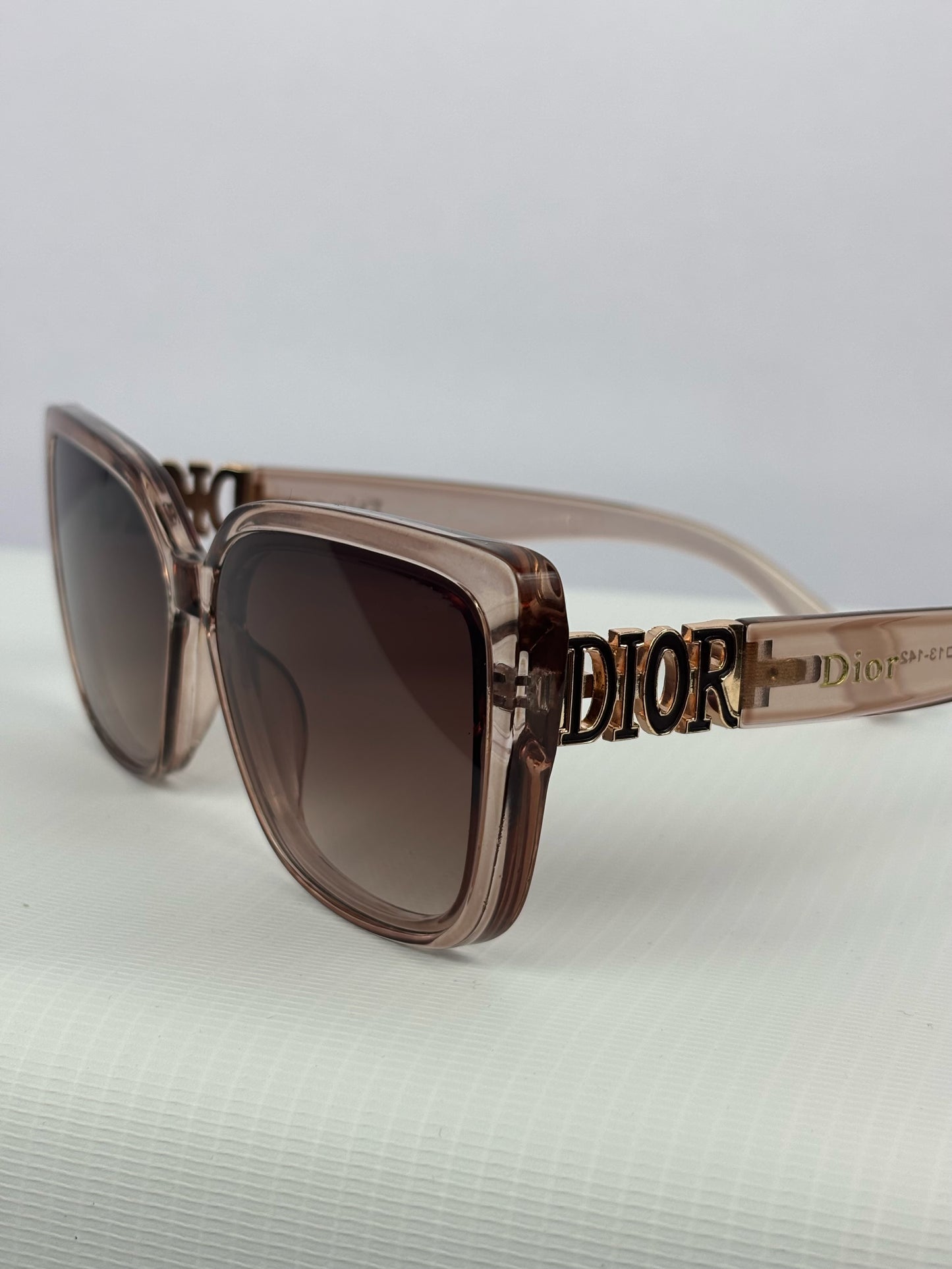THE REFLECTIVE CORRECT VISION OF GLASSES-FL