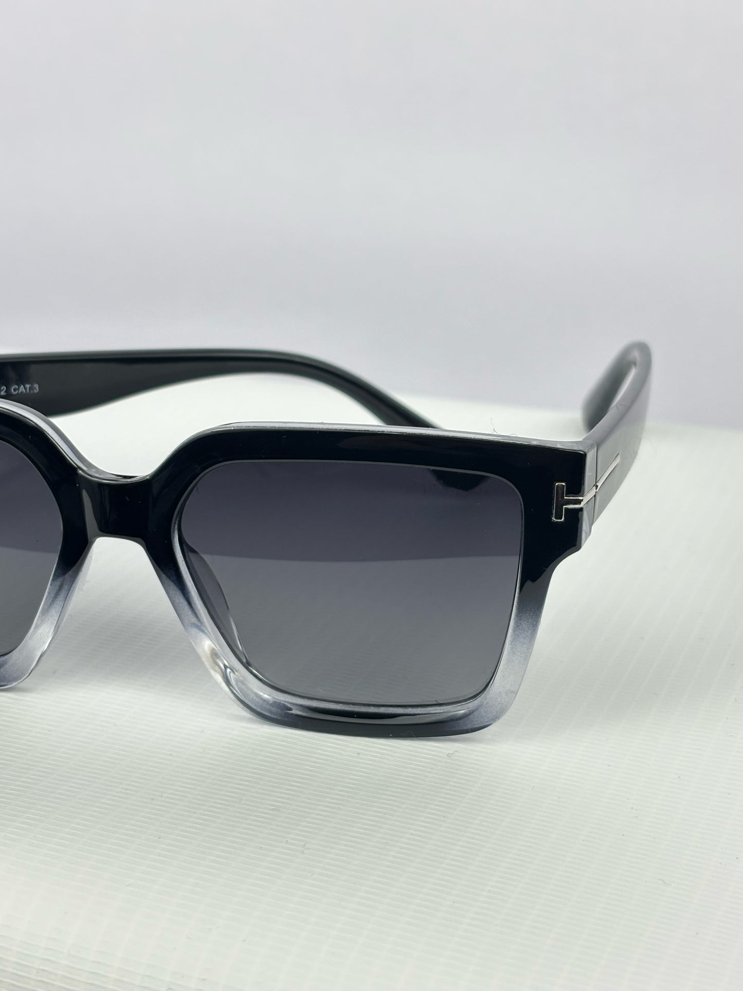 THE ATTRACTIVE HOT PAIR OF GLASSES-FL
