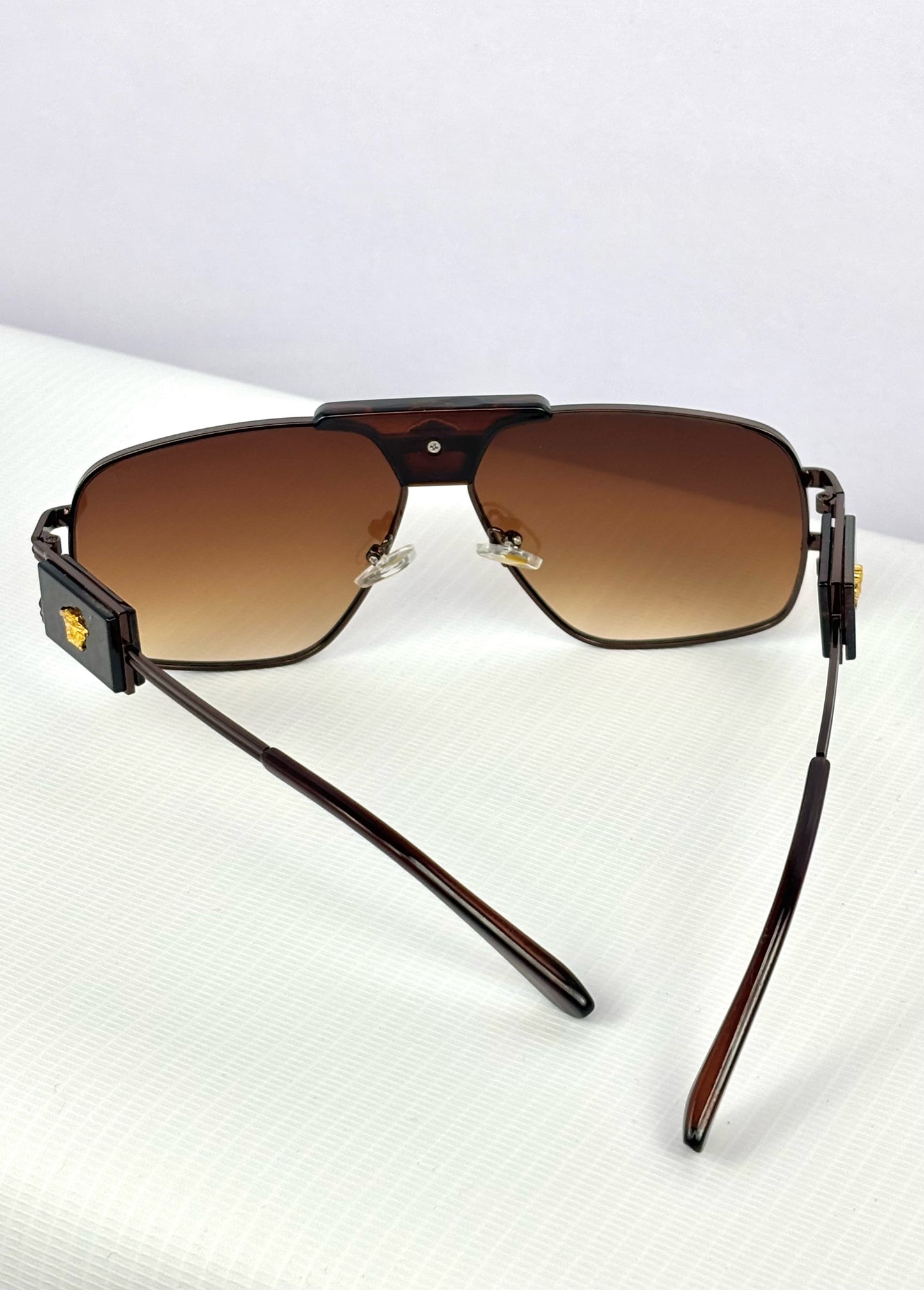 THE VIRTUAL REALITY GLASSES-FL