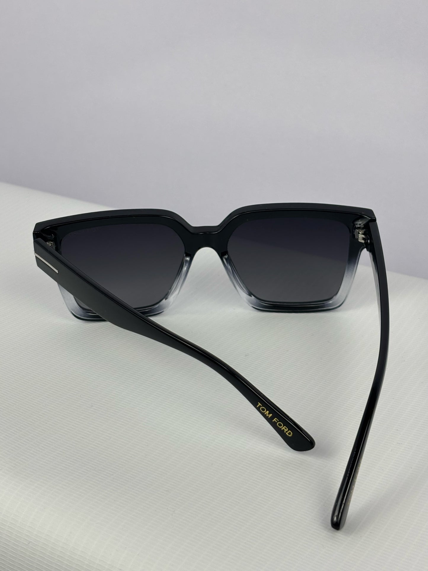 THE ATTRACTIVE HOT PAIR OF GLASSES-FL