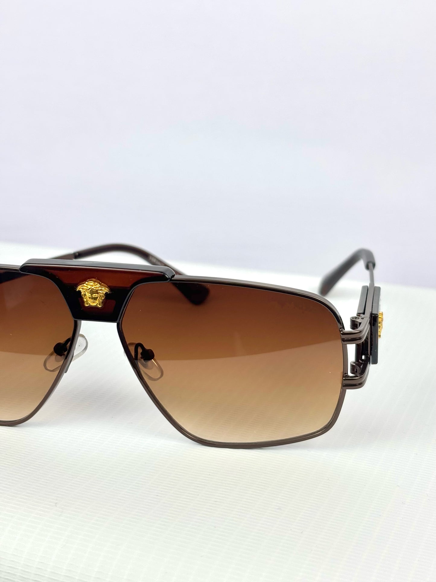 THE VIRTUAL REALITY GLASSES-FL