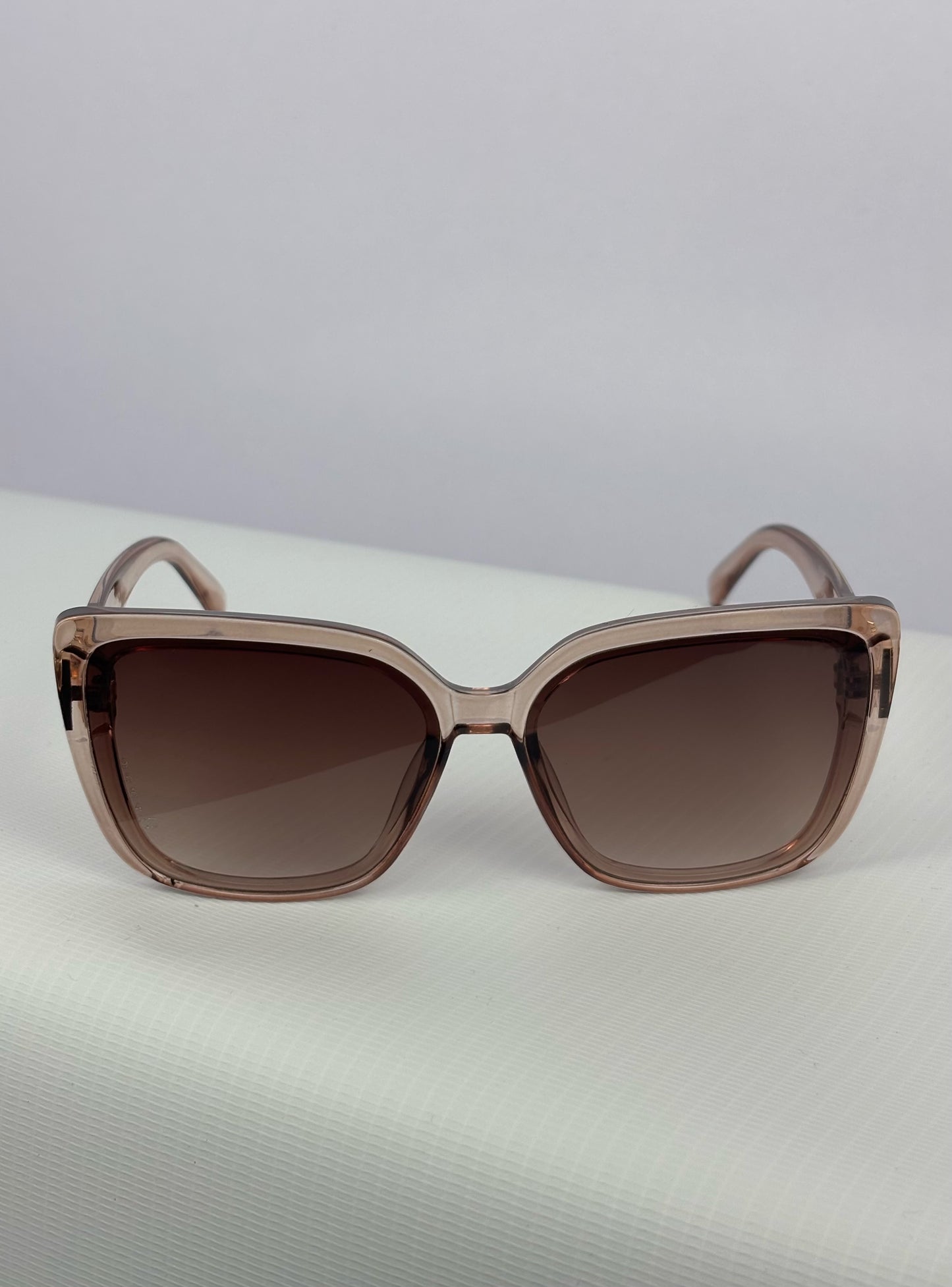 THE REFLECTIVE CORRECT VISION OF GLASSES-FL